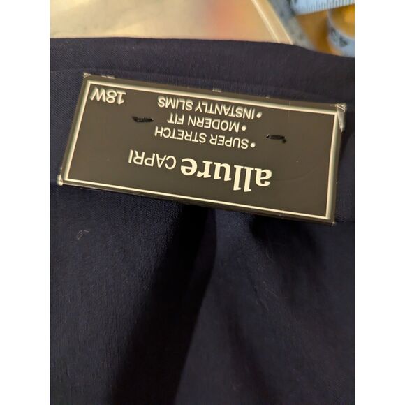 Tummy Slimming Navy Blue Capri Pants – 18W – Comfort Fit – NWT (Alfred Dunner) - Picture 6 of 7